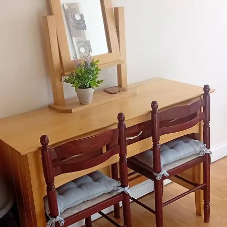 Lovely Double Bed Private In Town Apartment *