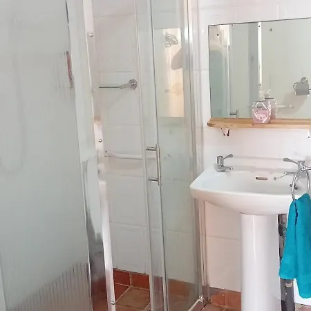 Lovely Double Bed Private In Town Талламор