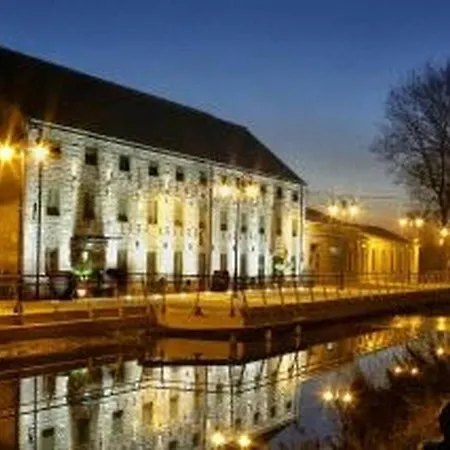 Lovely Double Bed Private In Town