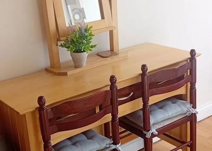 Lovely Double Bed Private In Town Apartment *