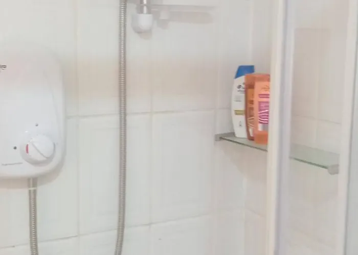 Апартаменты Lovely Double Bed Private In Town *