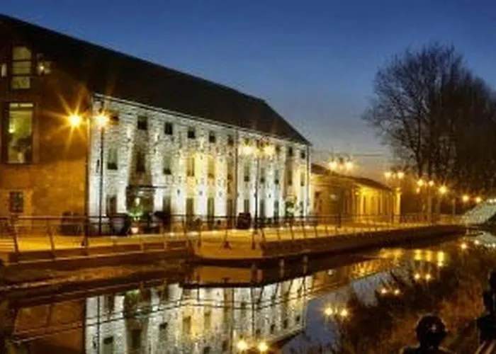 Lovely Double Bed Private In Town